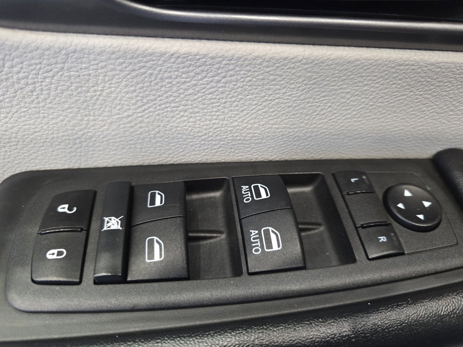 Used 2022 Chrysler Pacifica Touring-L FWD image 14
