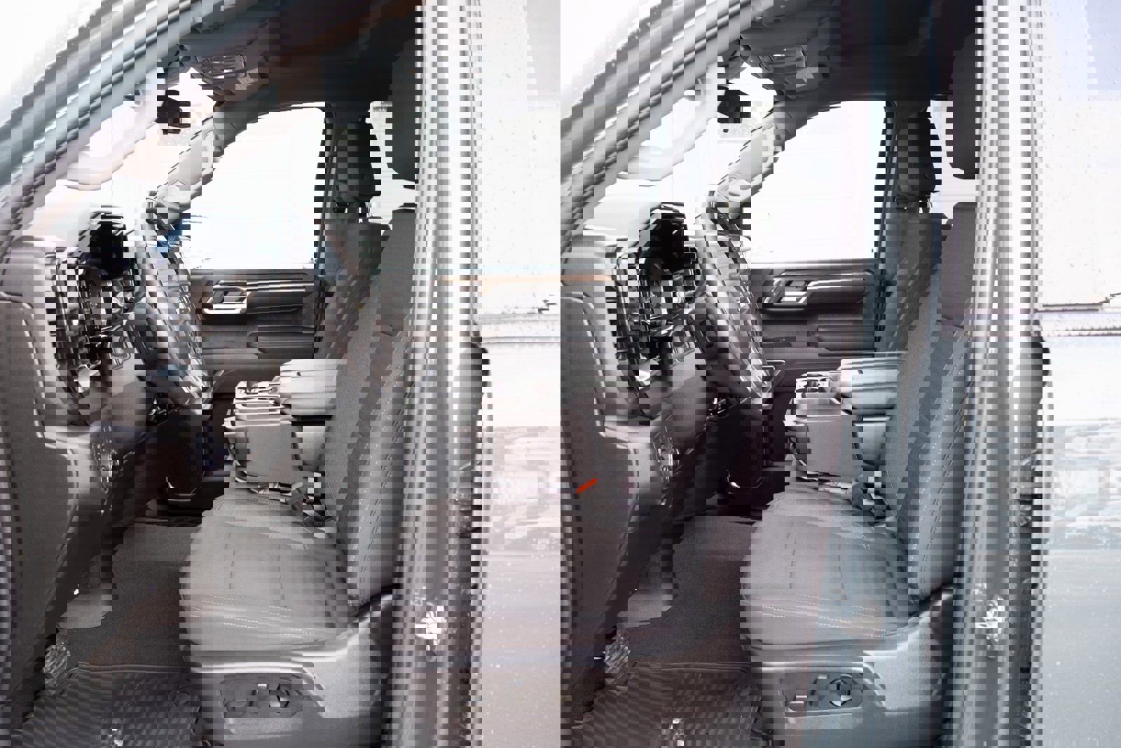 Used 2025 Chevrolet Silverado 1500 LT image 11