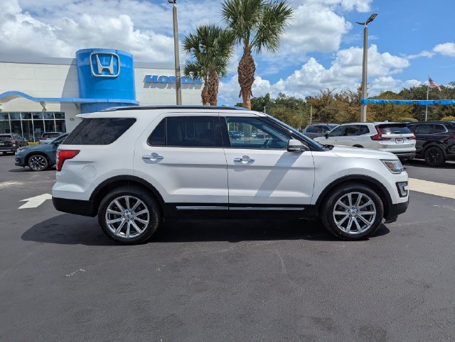 Used 2017 Ford Explorer Limited FWD image 3