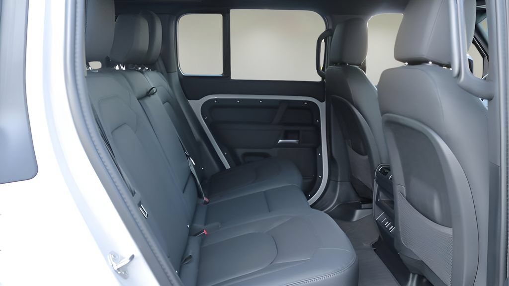 Used 2026 Land Rover Defender 110 X-Dynamic SE AWD/4WD image 13