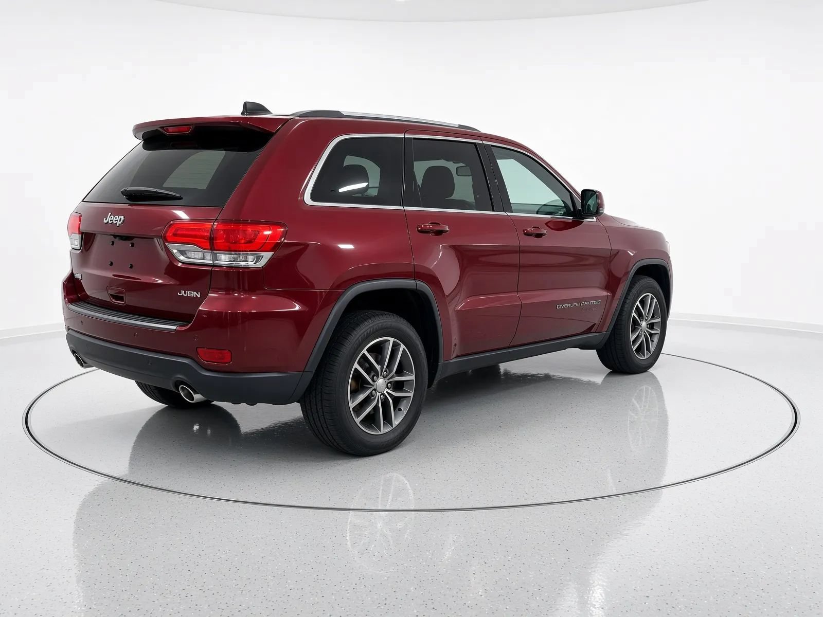 Used 2018 Jeep Grand Cherokee Laredo AWD/4WD image 4