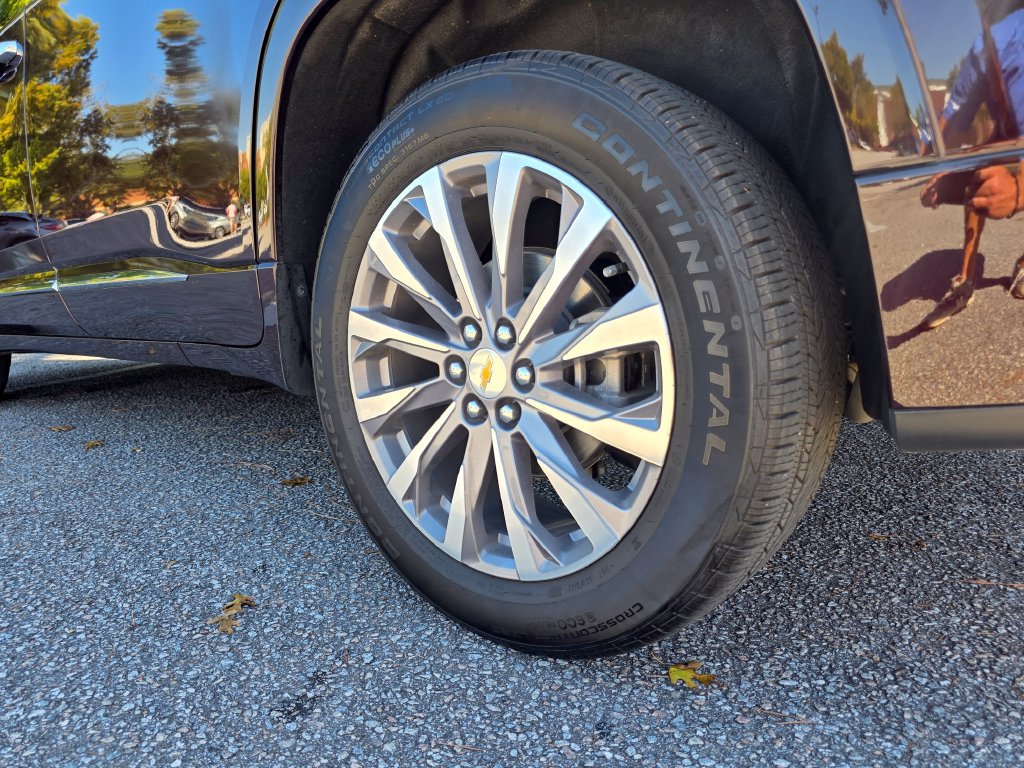 Certified 2023 Chevrolet Traverse Premier w/ LPO, Cargo Package FWD image 36