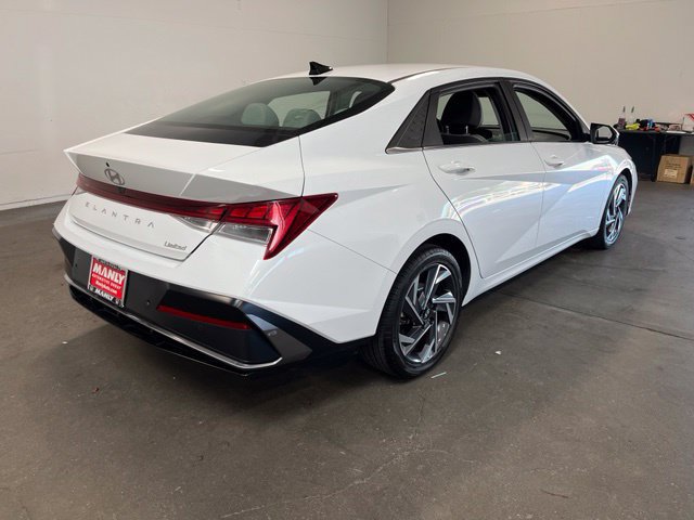Used 2024 Hyundai Elantra Limited FWD image 3