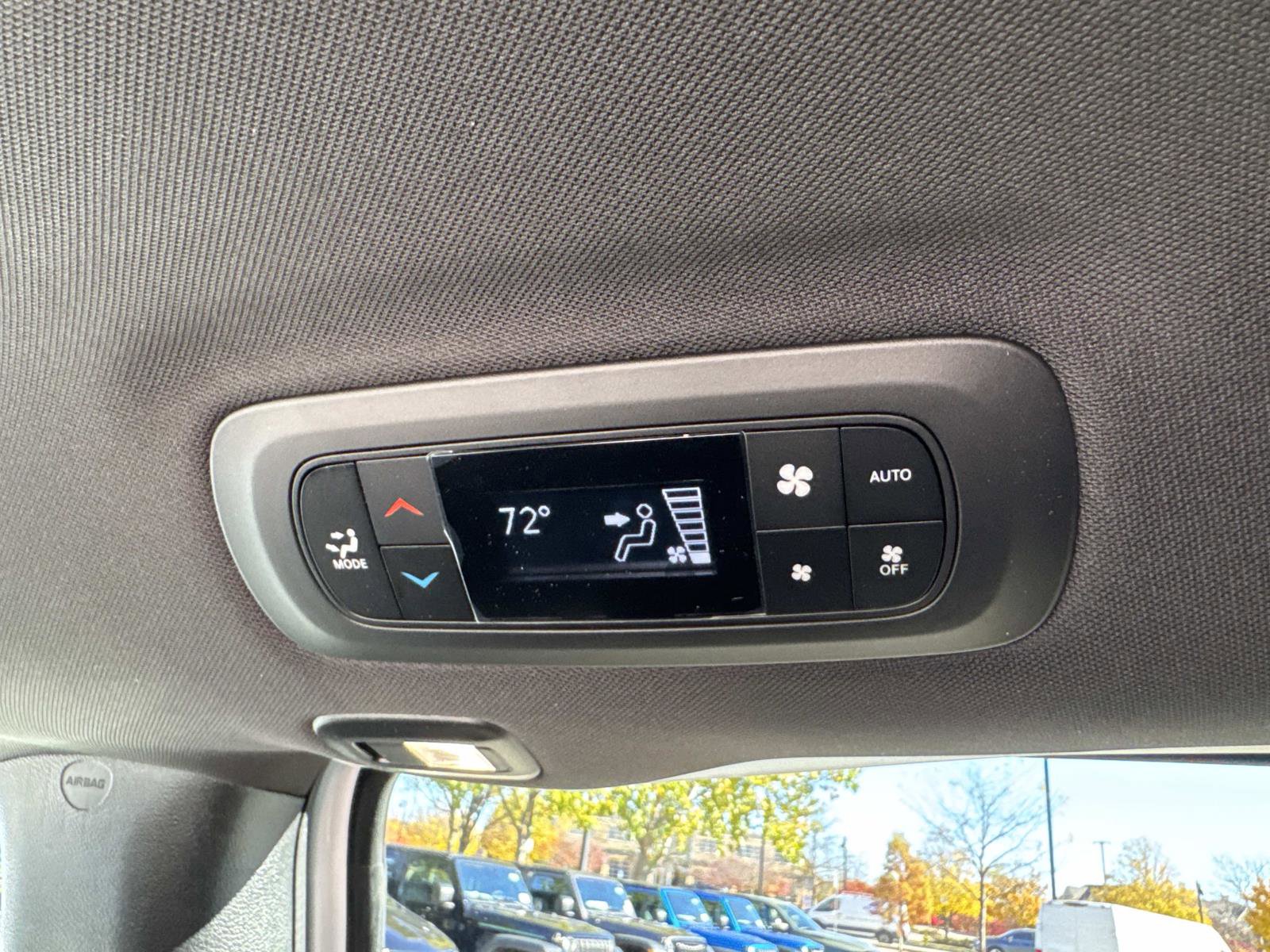 New 2026 Chrysler Pacifica Select image 16