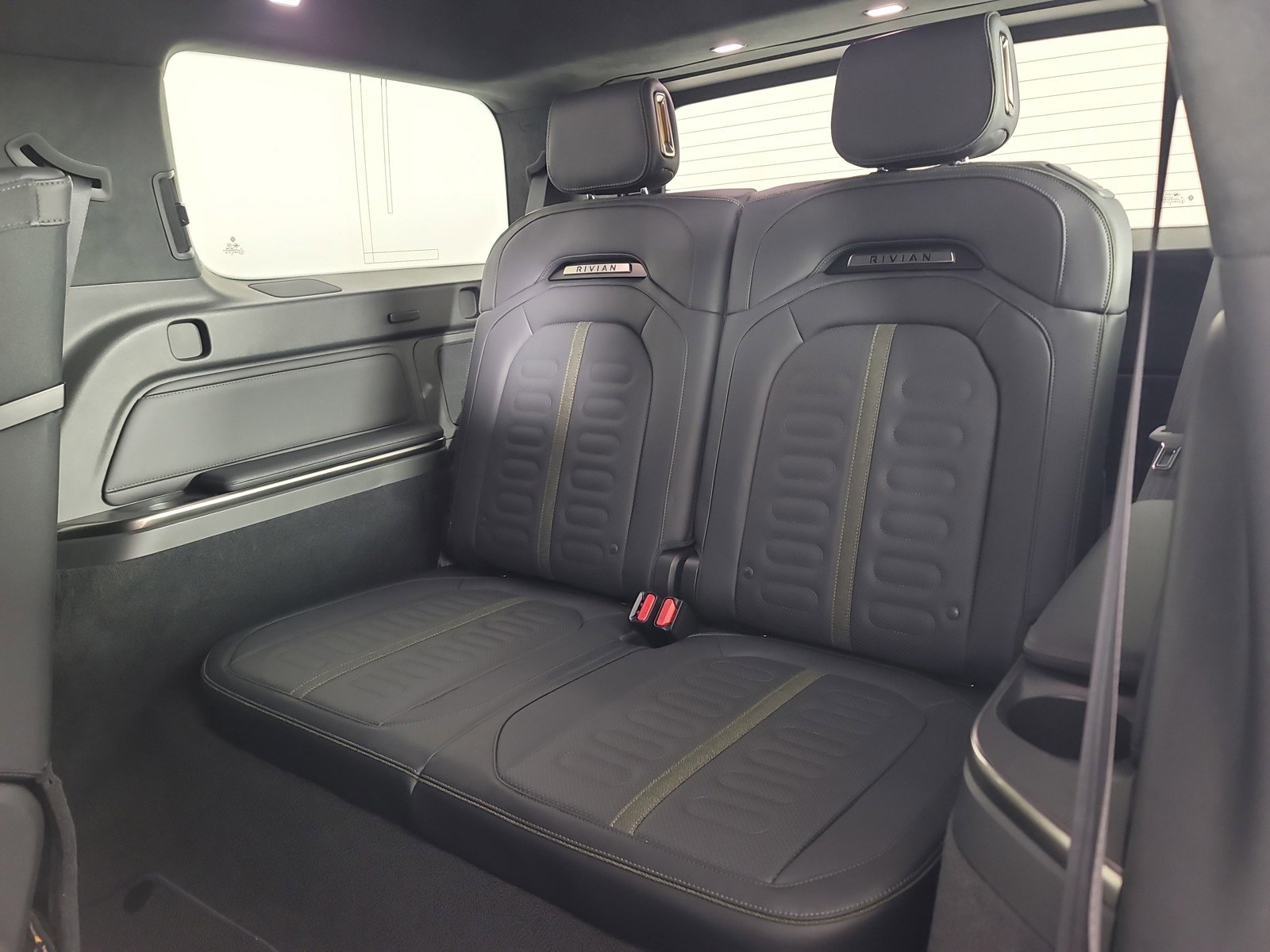 Used 2024 Rivian R1S Adventure image 22