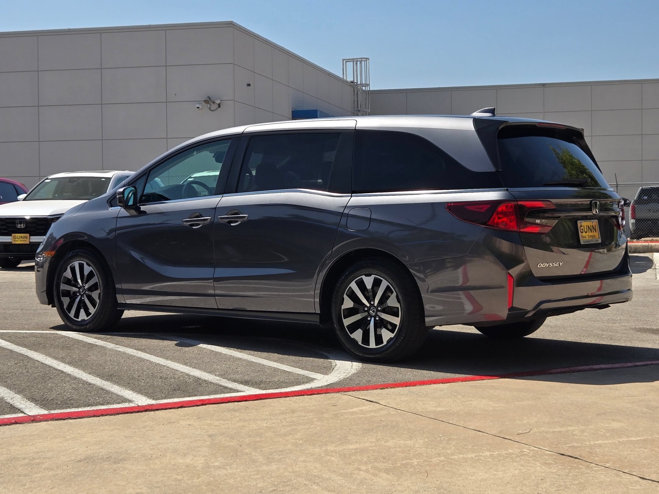Certified 2025 Honda Odyssey EX-L image 5