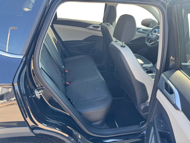 New 2026 Volkswagen Taos SE FWD image 13