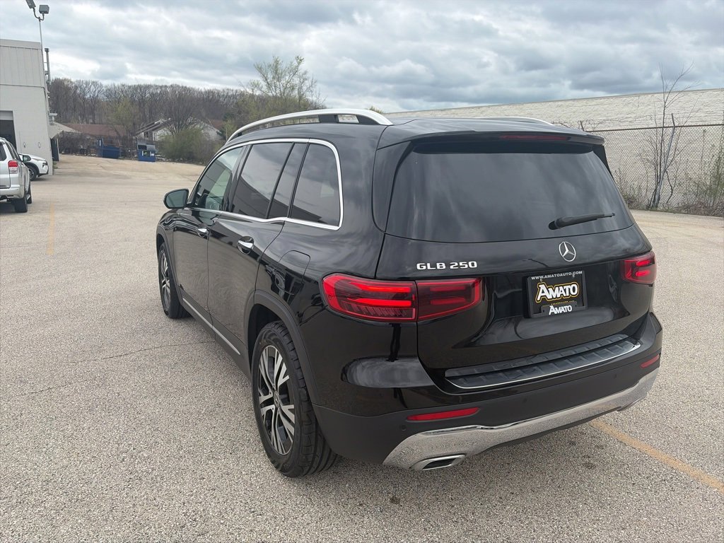 Used 2024 Mercedes-Benz GLB 250 image 3