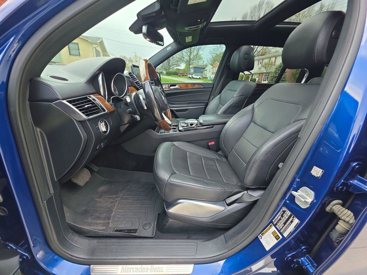 Used 2017 Mercedes-Benz GLS 550 4MATIC image 3