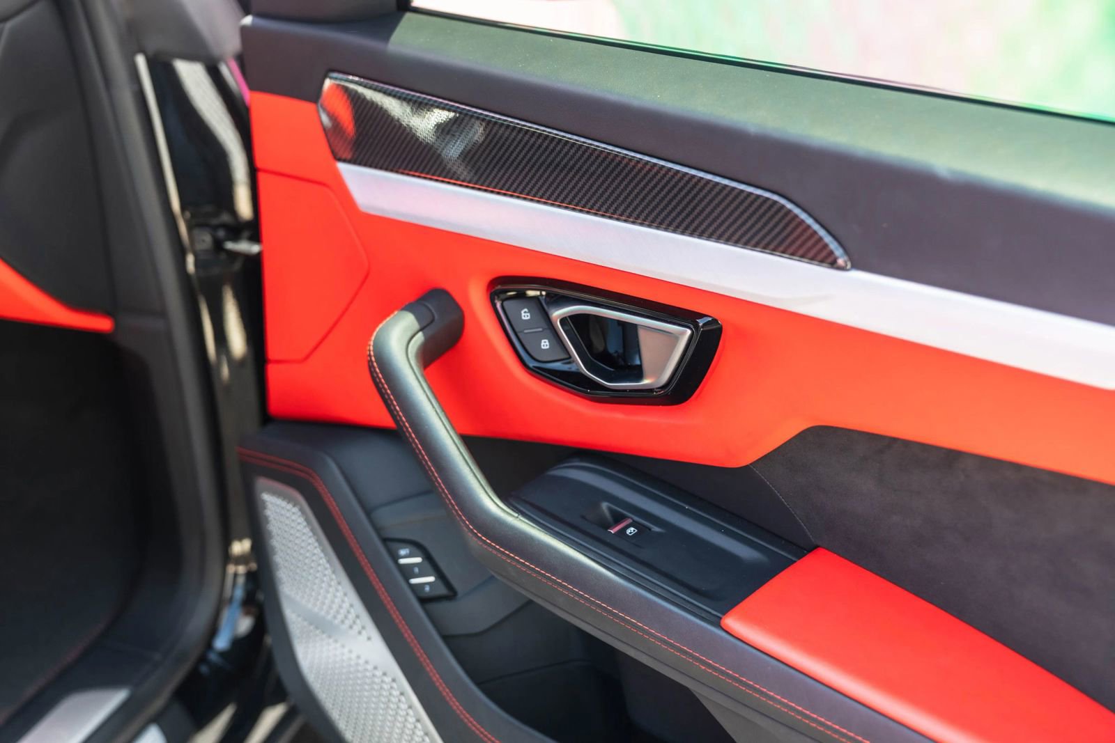 Used 2020 Lamborghini Urus AWD/4WD image 19