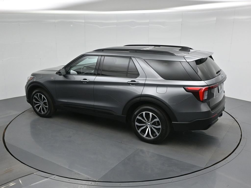 Used 2025 Ford Explorer ST-Line image 45