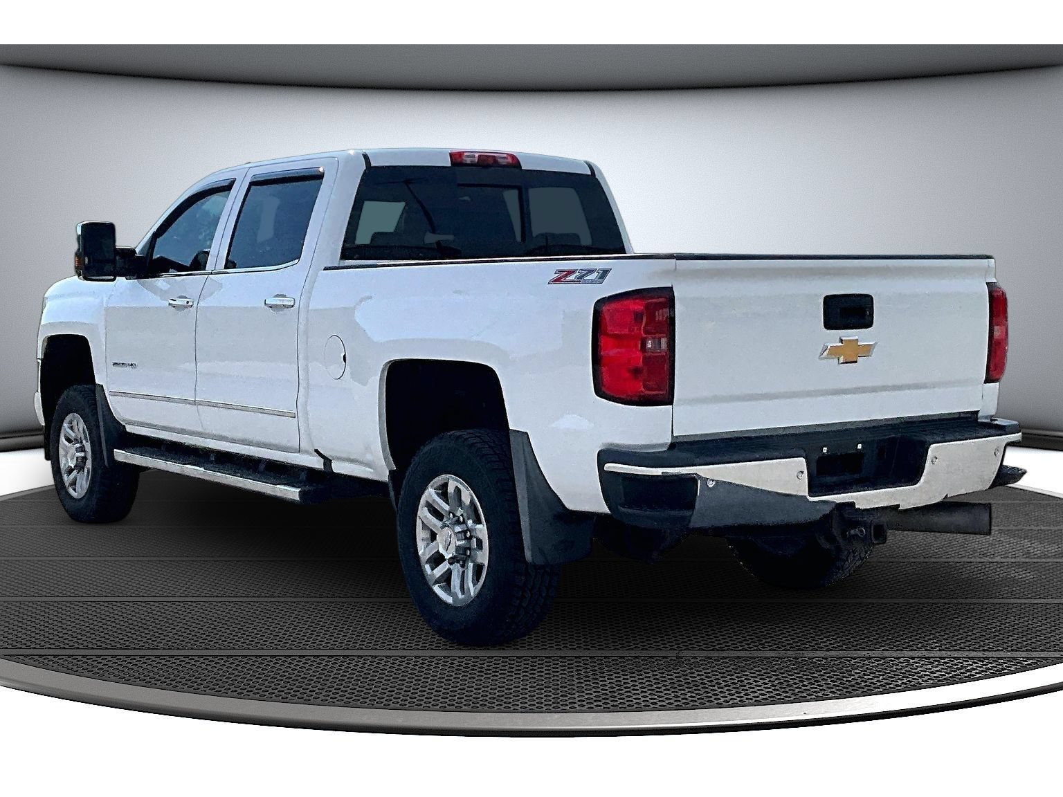 Used 2016 Chevrolet Silverado 2500 LTZ w/ Driver Alert Package AWD/4WD image 19