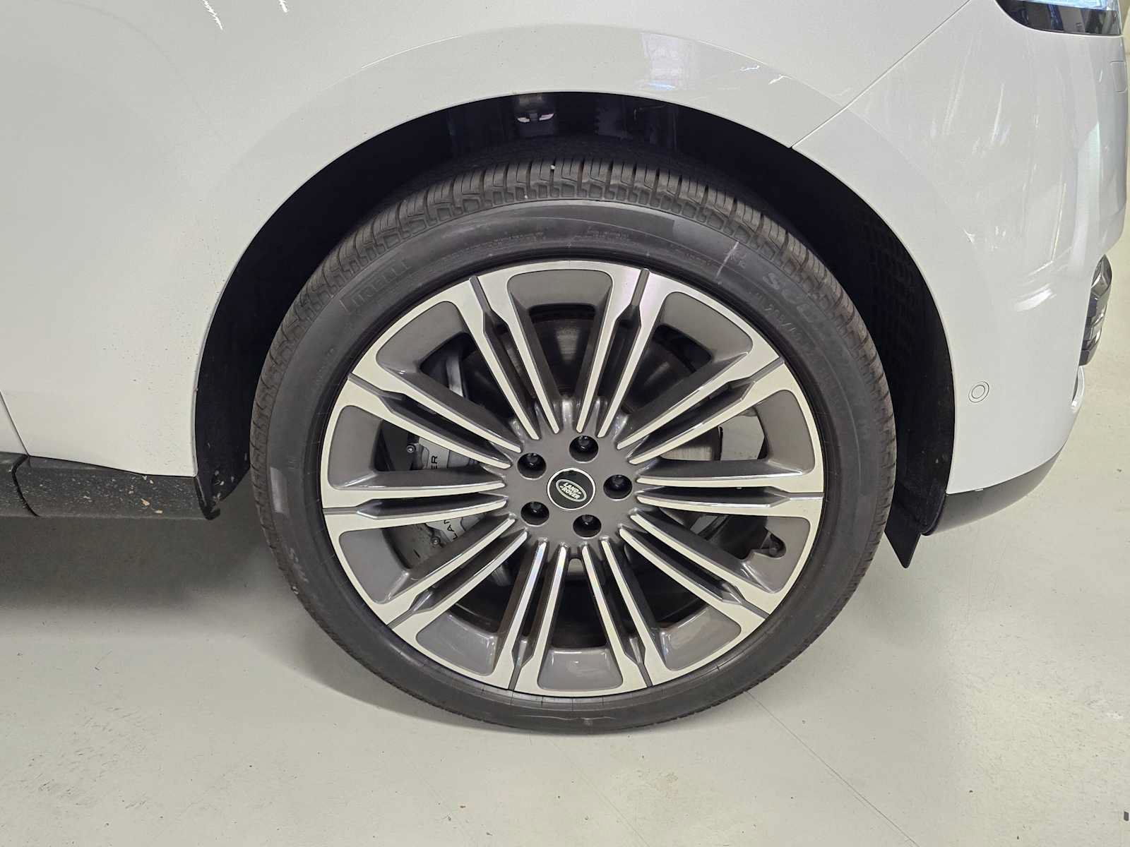 New 2025 Land Rover Range Rover Long Wheelbase SE AWD/4WD image 9