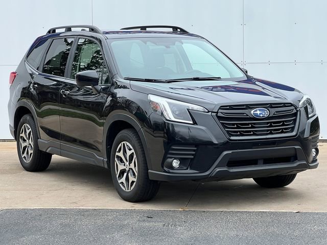Used 2024 Subaru Forester Premium image 1