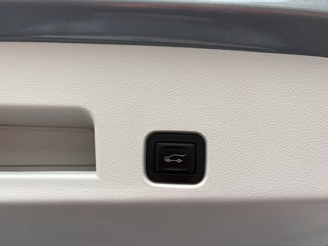 Used 2025 Buick Enclave Avenir w/ Super Cruise Package FWD image 12