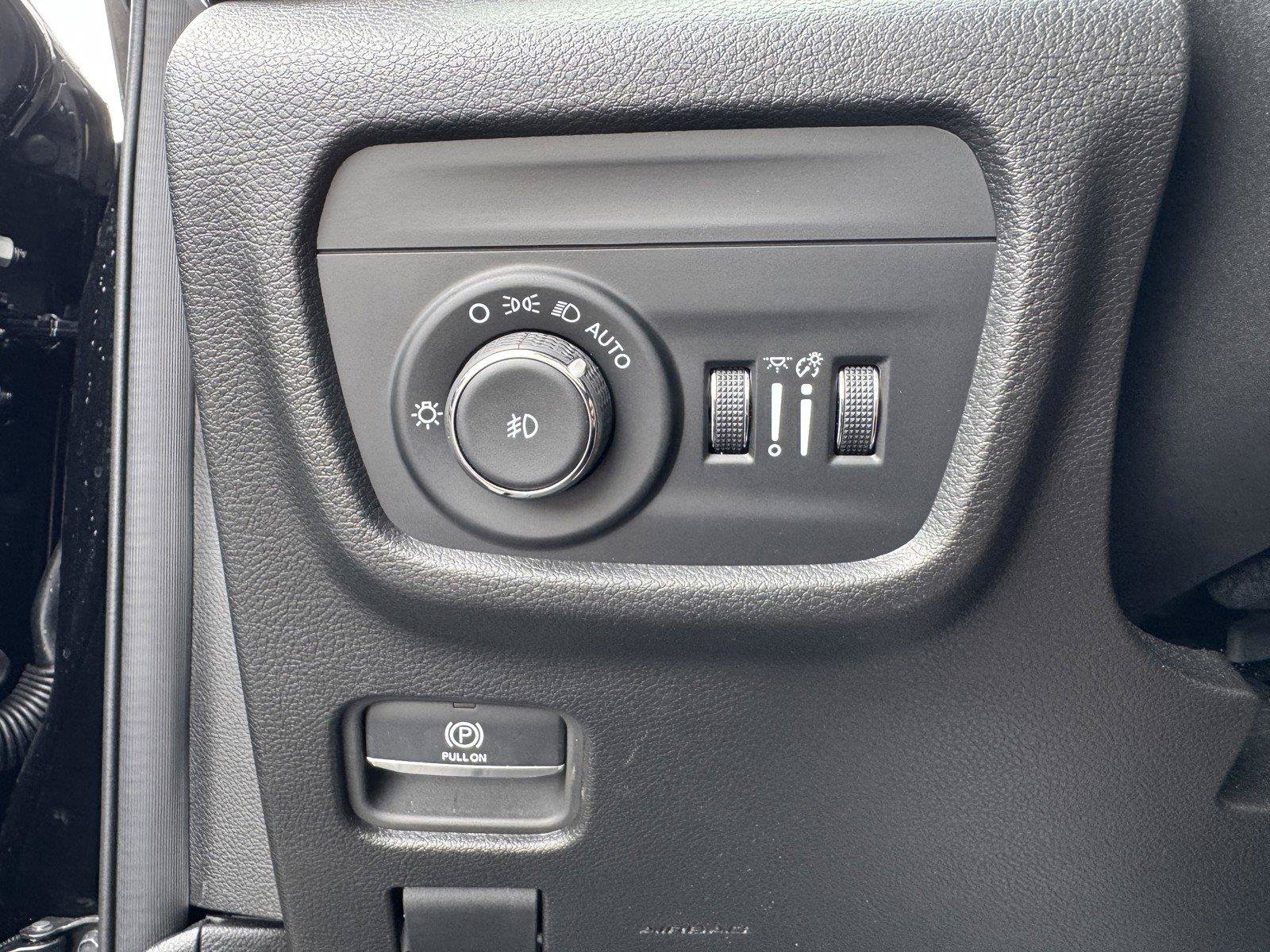 Used 2024 Jeep Grand Cherokee L Limited AWD/4WD image 19
