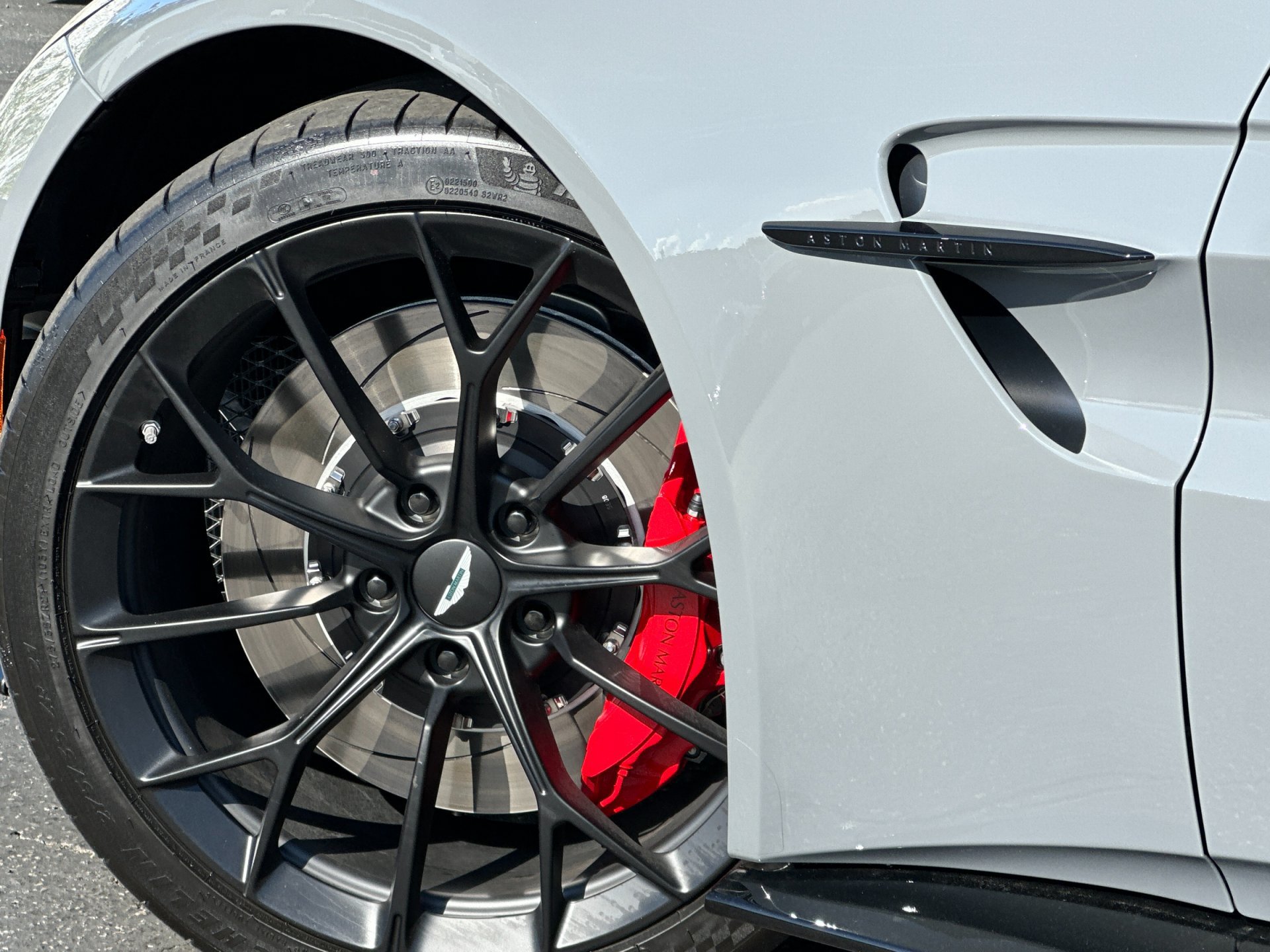 Used 2026 Aston Martin V8 Vantage Coupe RWD image 9