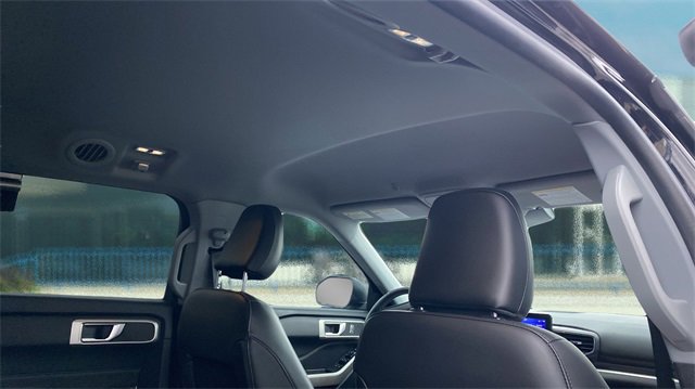 Used 2022 Ford Explorer XLT w/ Equipment Group 202A image 16