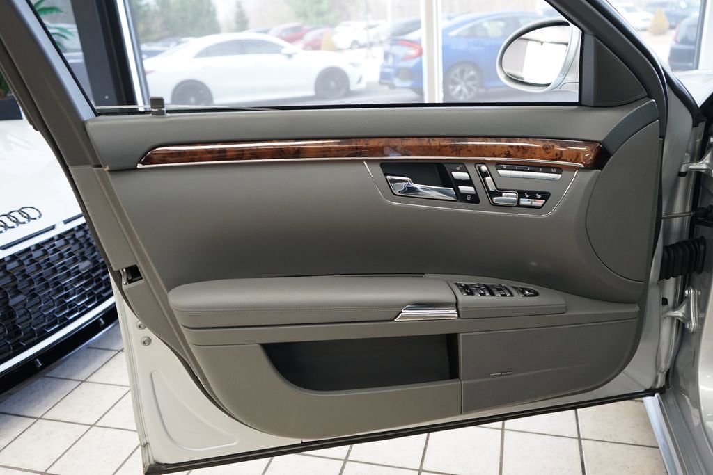 Used 2008 Mercedes-Benz S 550 4MATIC w/ AMG Sport Pkg image 23