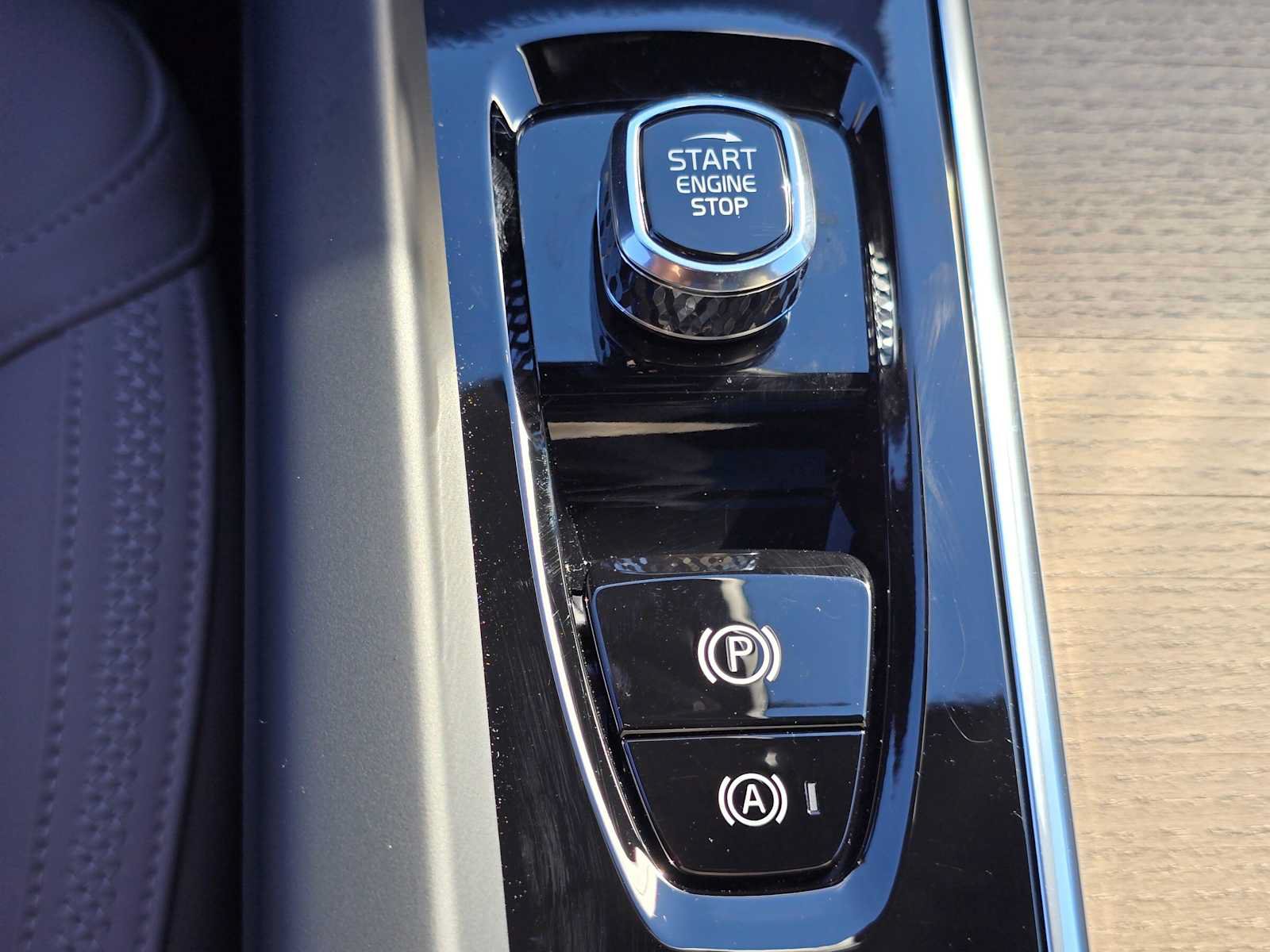 New 2027 Volvo XC60 B5 Plus AWD/4WD image 32