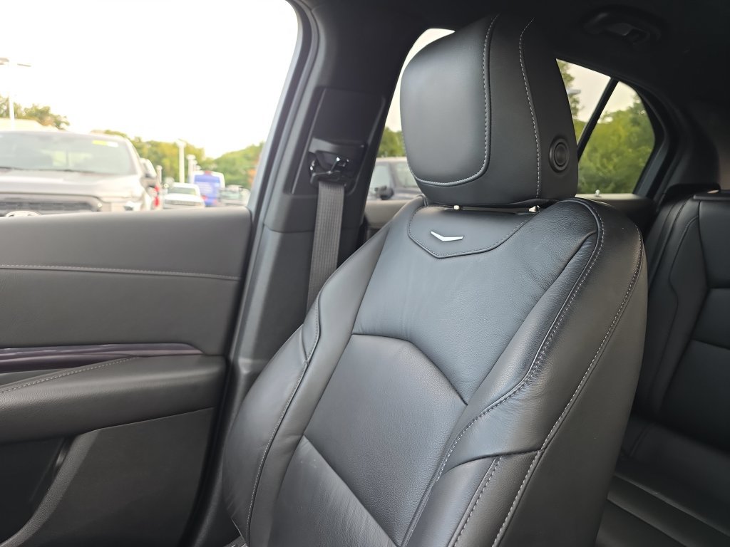 Used 2021 Cadillac XT4 Luxury w/ Cold Weather Package AWD/4WD image 42