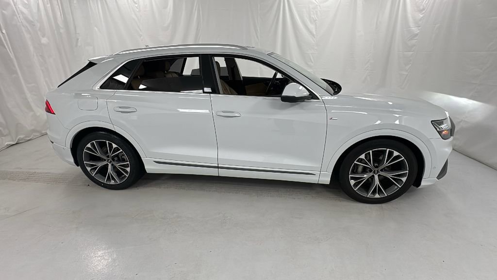 Used 2023 Audi Q8 Prestige image 2