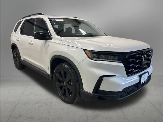 Certified 2025 Honda Pilot Black Edition image 5