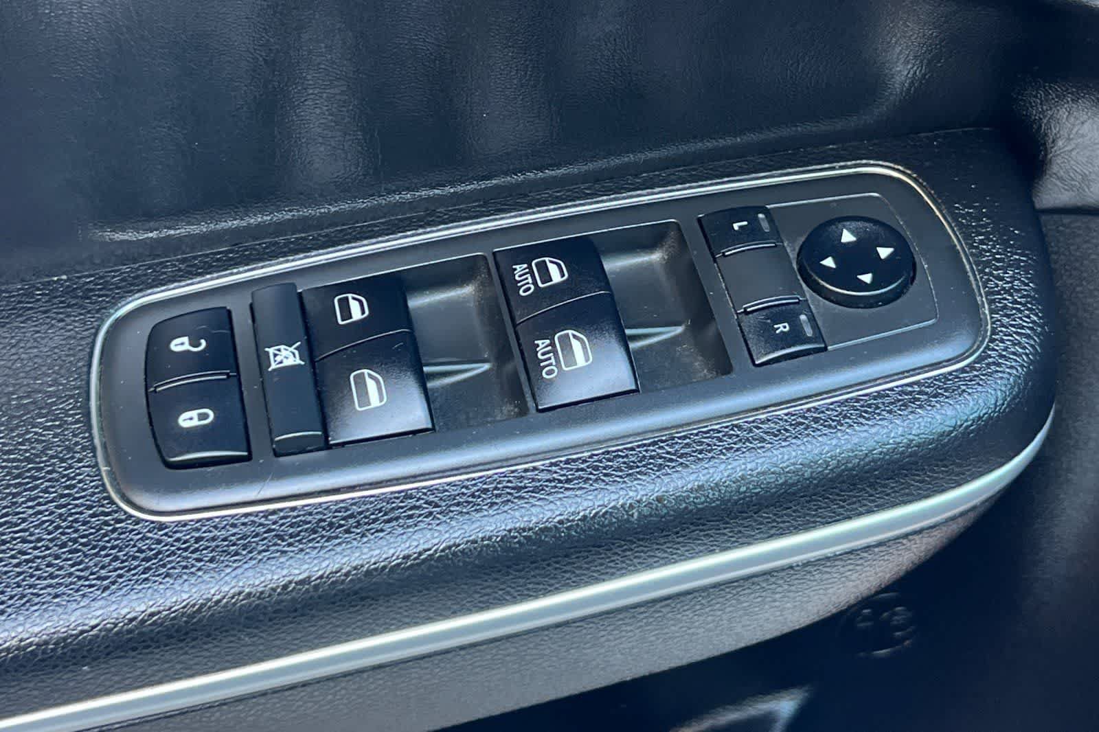 Used 2019 Chrysler 300 Limited RWD image 14