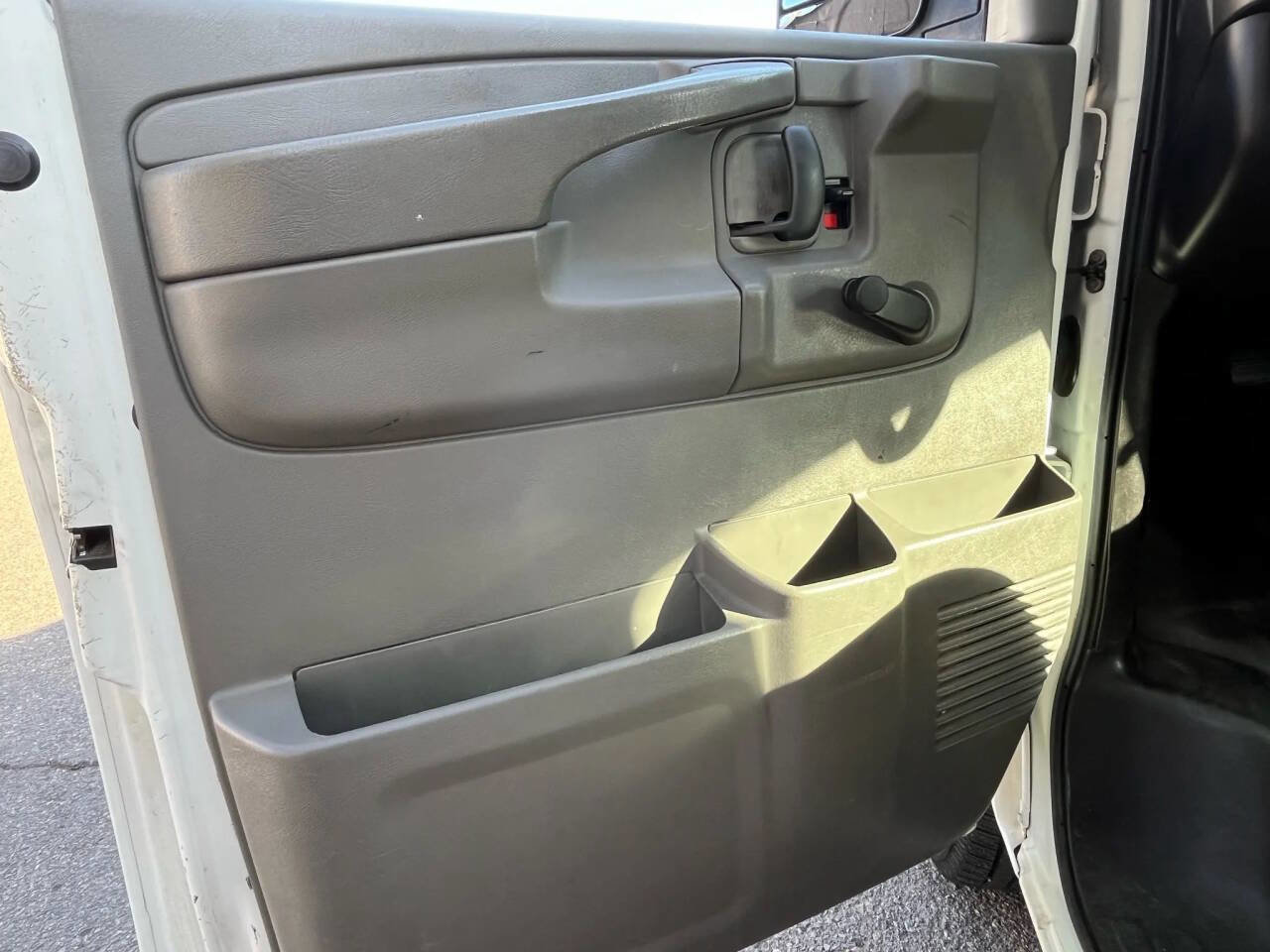 Used 2012 Chevrolet Express 2500 w/ Cold Climate Package image 22