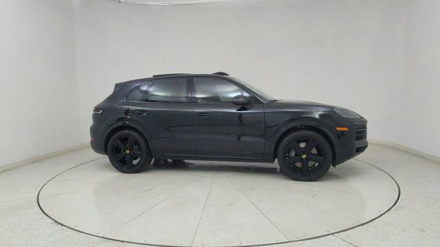 Used 2025 Porsche Cayenne w/ Premium Package image 65