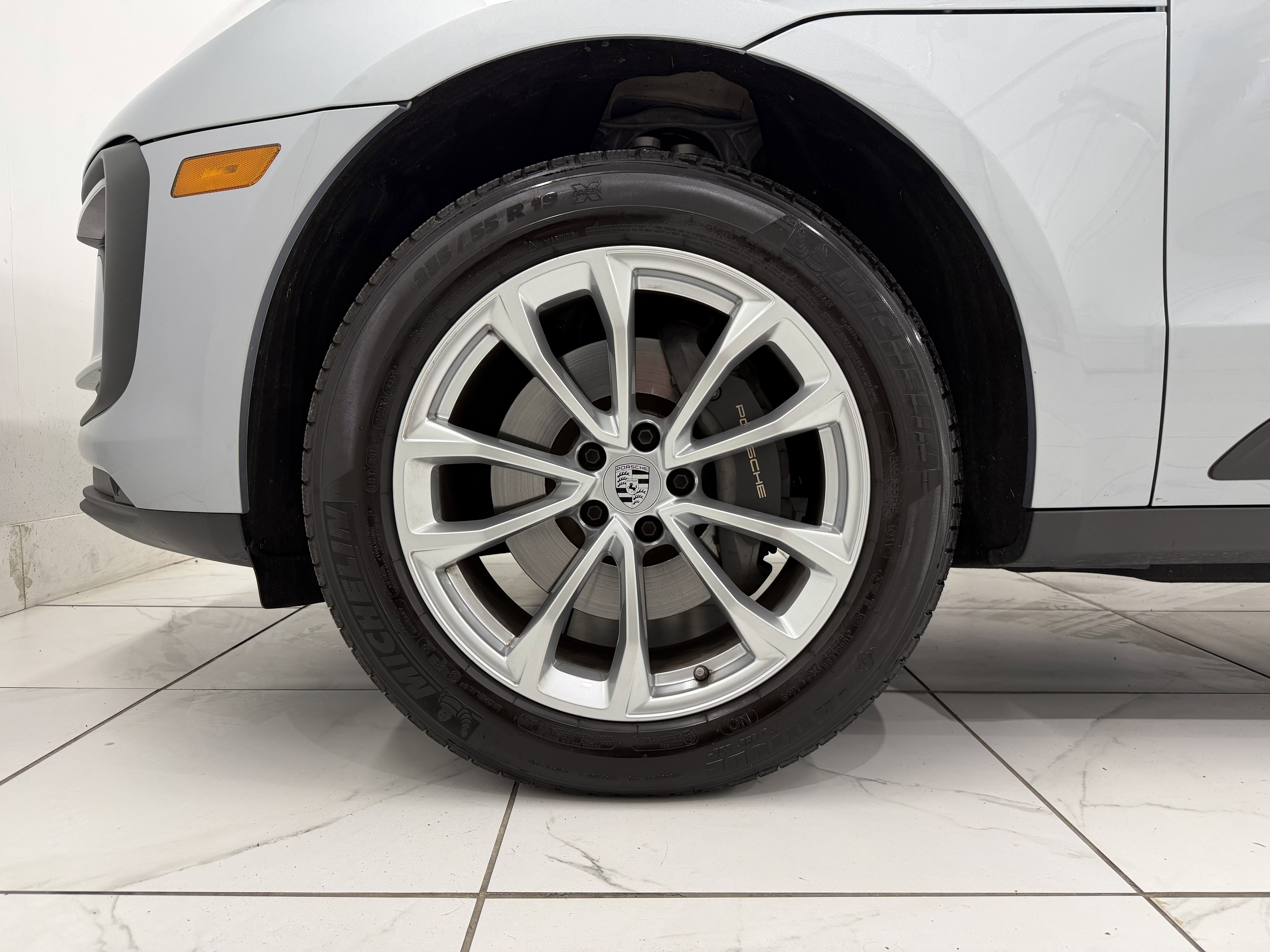 Certified 2025 Porsche Macan image 16