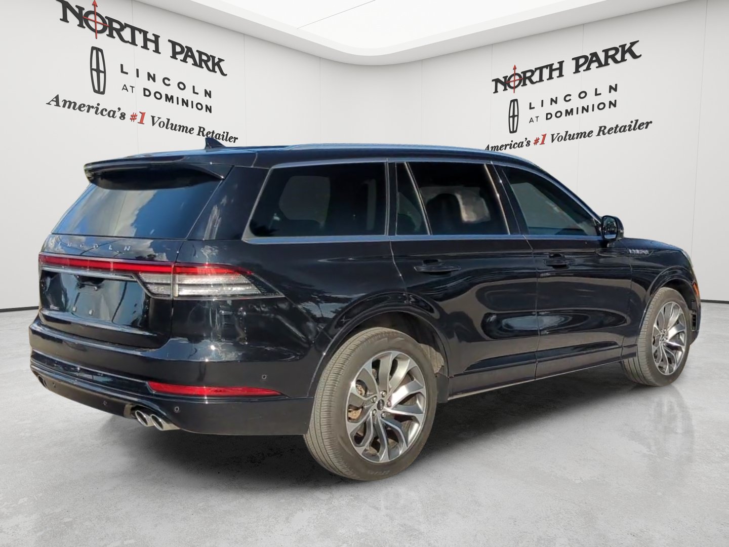 Used 2023 Lincoln Aviator Grand Touring w/ Equipment Group 301A AWD/4WD image 5