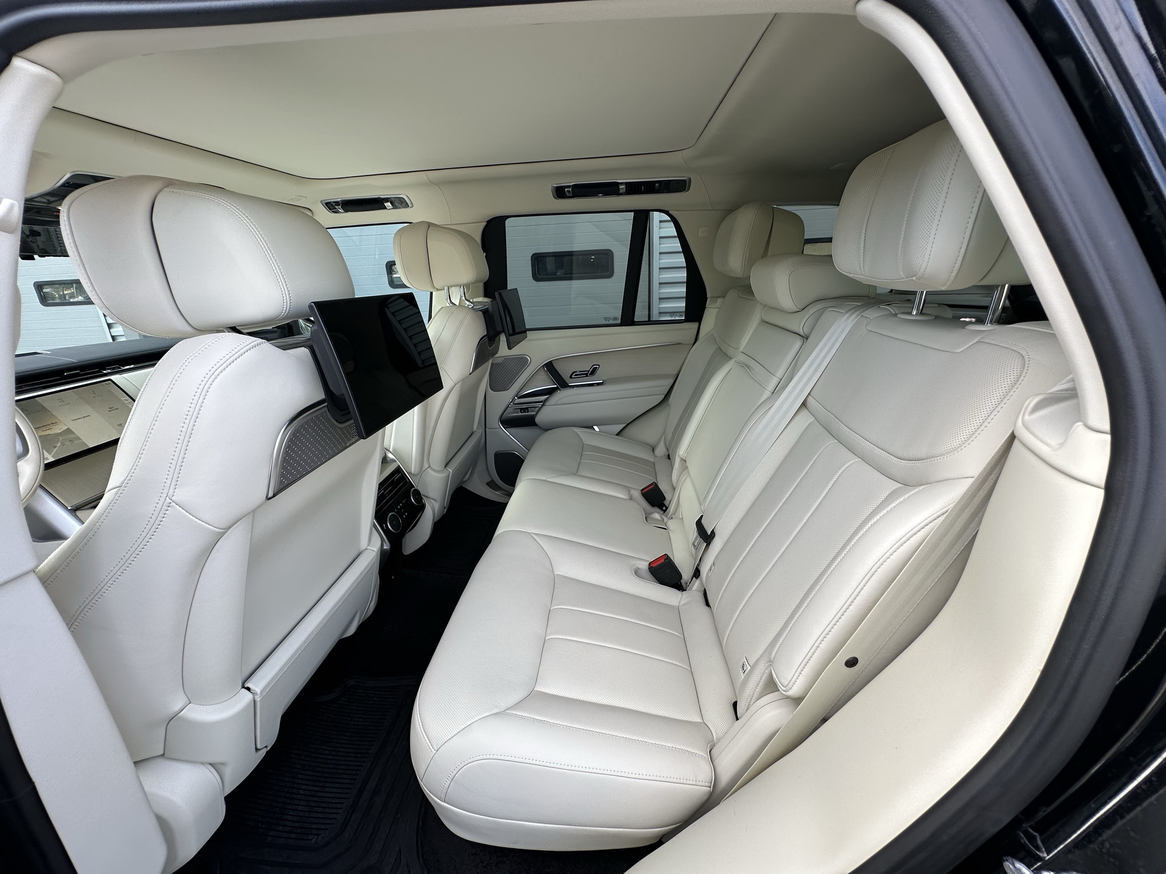 Certified 2024 Land Rover Range Rover Autobiography AWD/4WD image 31