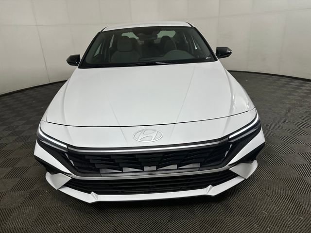 Certified 2025 Hyundai Elantra Sport image 36