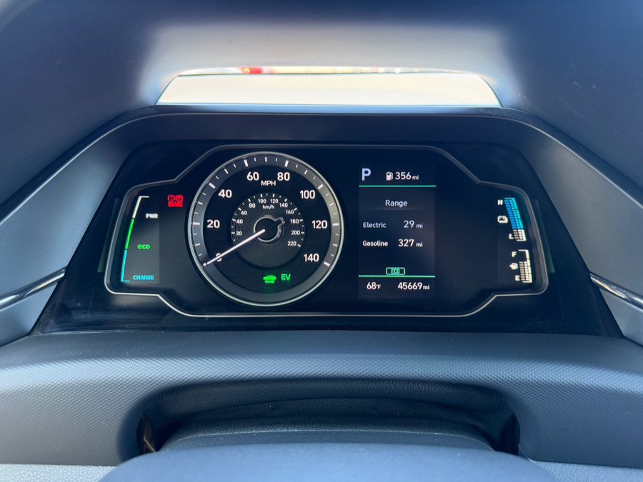 Used 2022 Hyundai Ioniq SE FWD image 13