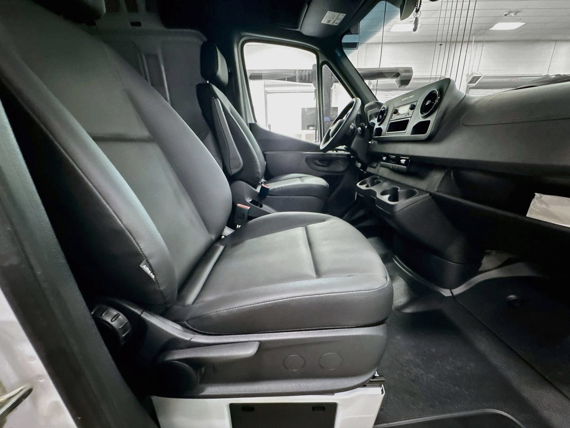 Used 2025 Mercedes-Benz Sprinter 2500 image 26