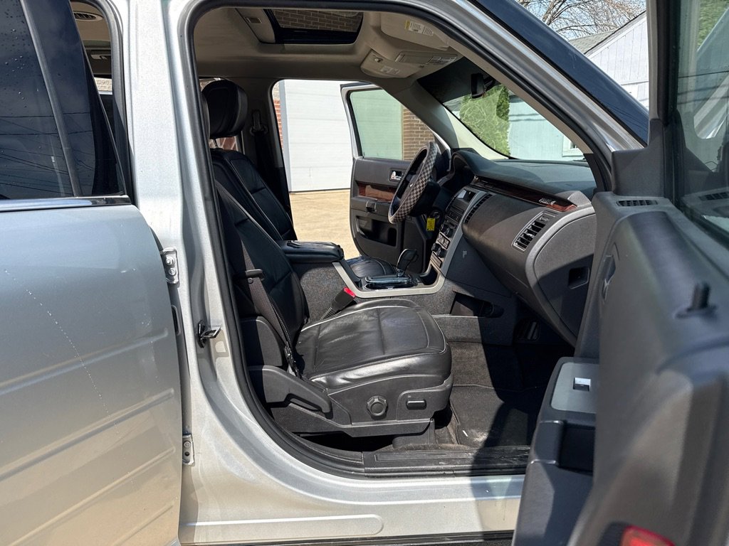 Used 2010 Ford Flex SEL FWD image 11