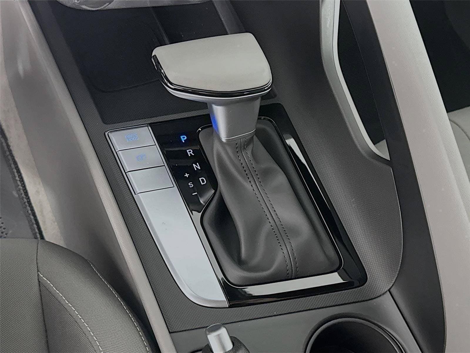 New 2026 Hyundai Elantra Sport FWD image 17