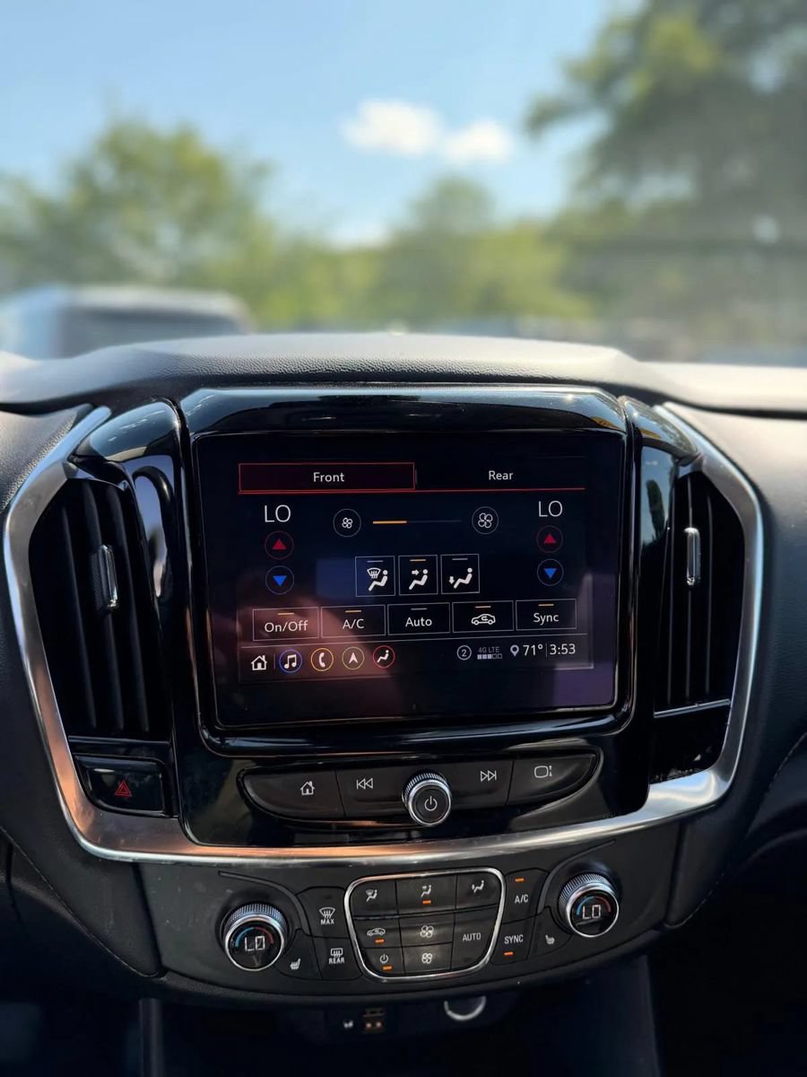 Used 2021 Chevrolet Traverse RS FWD image 24