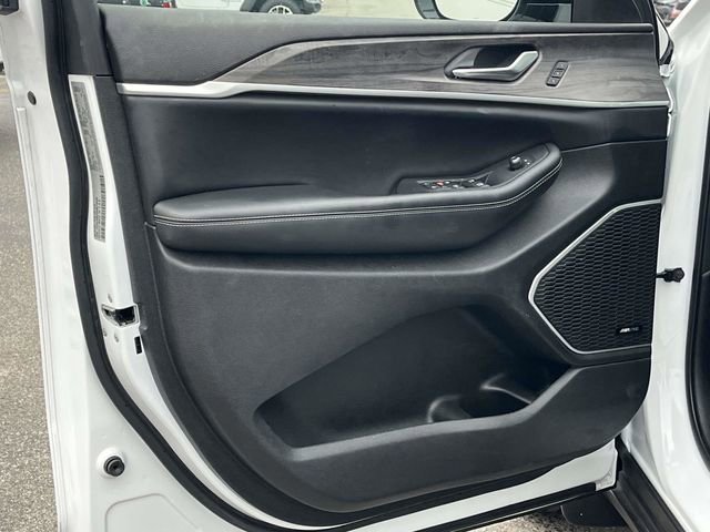 Used 2022 Jeep Grand Cherokee L Limited w/ MOPAR Finishing Package image 15