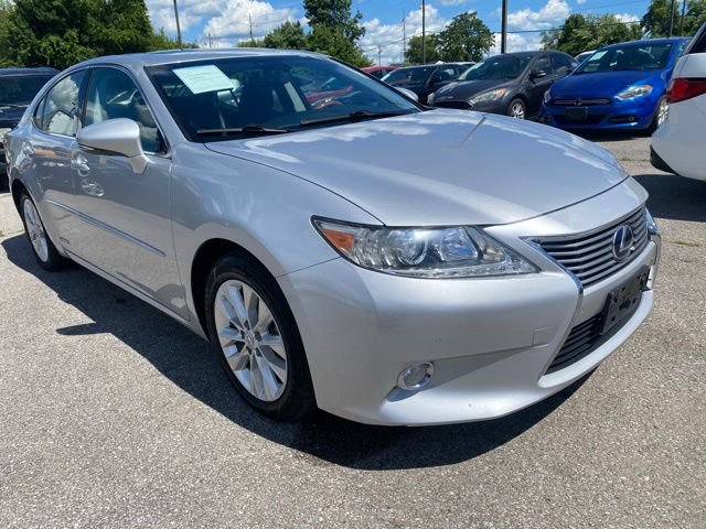 Used 2013 Lexus ES 300h w/ Luxury Pkg FWD image 1