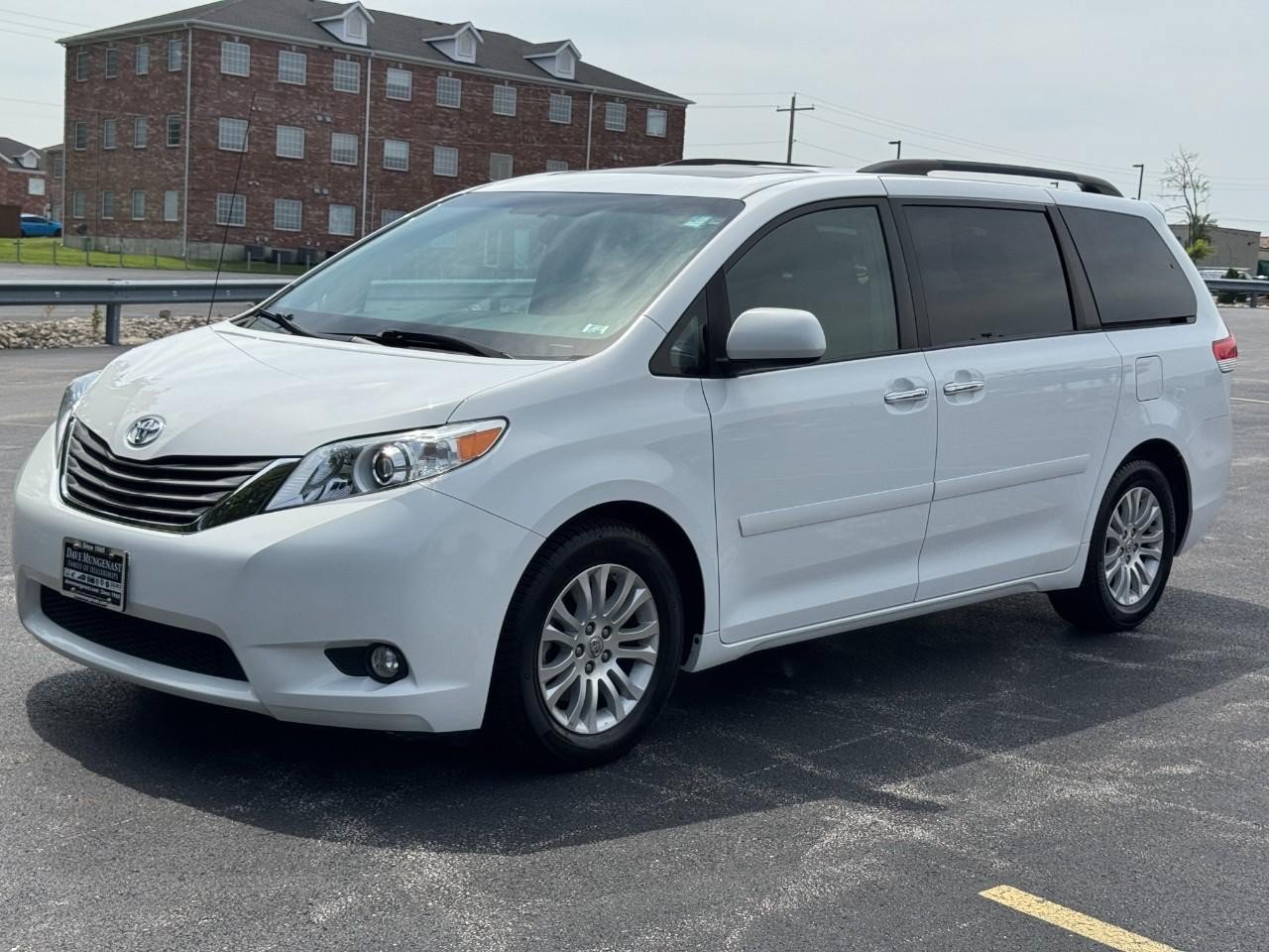 Used 2014 Toyota Sienna XLE FWD image 10