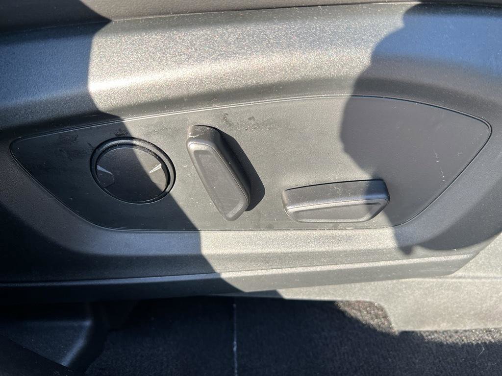 Used 2023 Ford Explorer XLT w/ Equipment Group 202A image 27