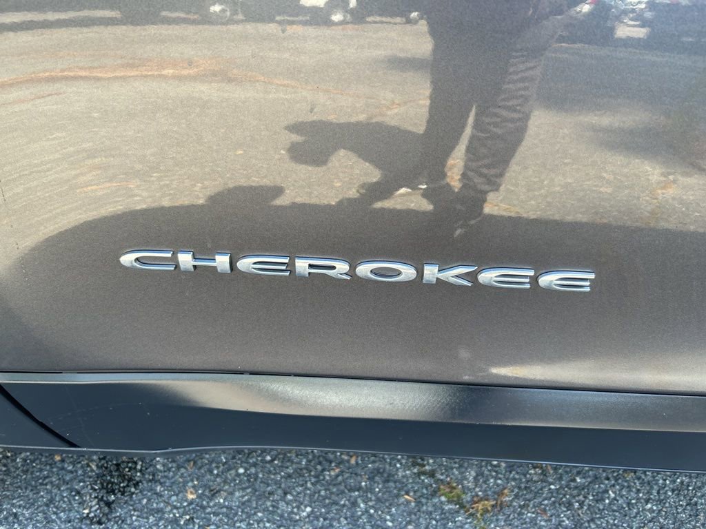 Used 2019 Jeep Cherokee Limited image 10