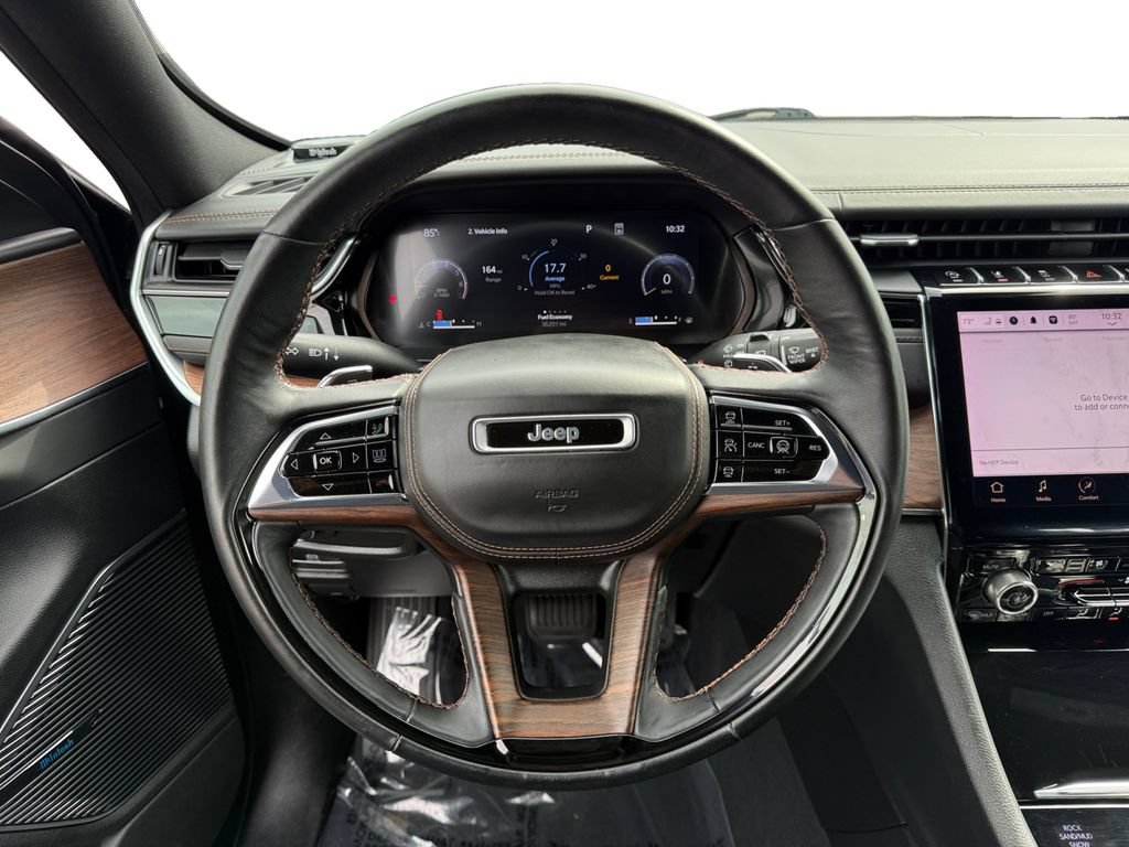 Used 2023 Jeep Grand Cherokee Summit w/ Adv Protech Group IV AWD/4WD image 12