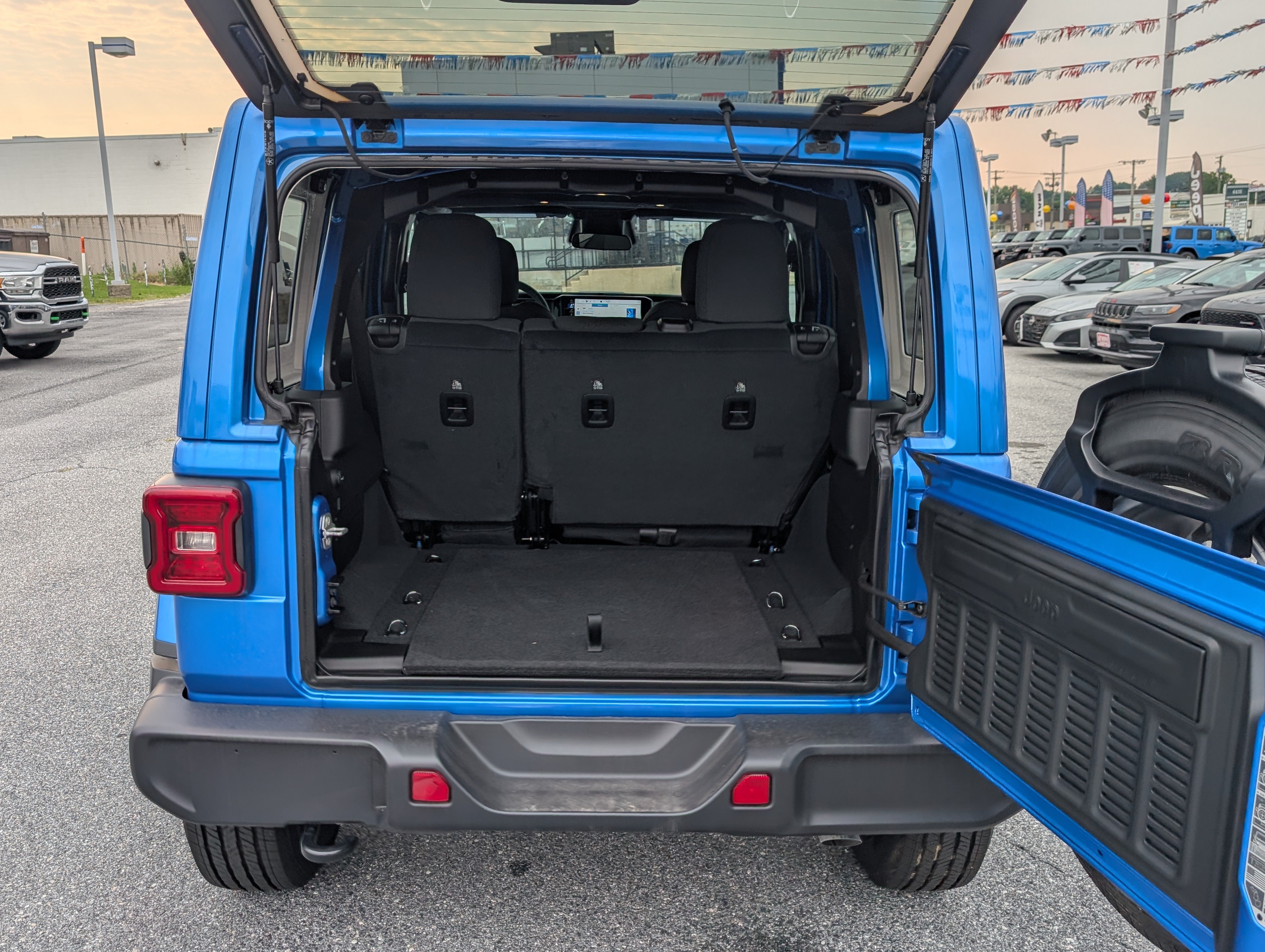 New 2026 Jeep Wrangler Unlimited Sahara AWD/4WD image 11