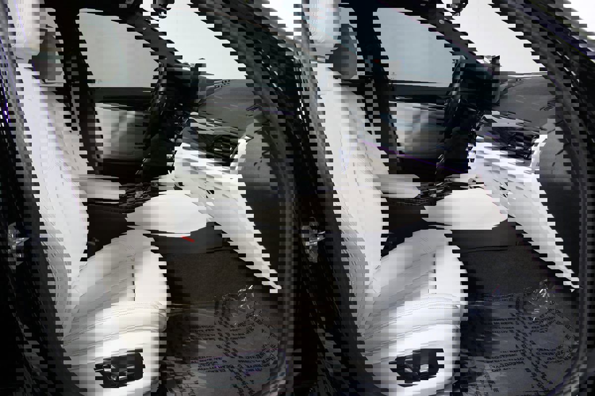 Used 2023 BMW 530e 530e w/ M Sport Package image 12