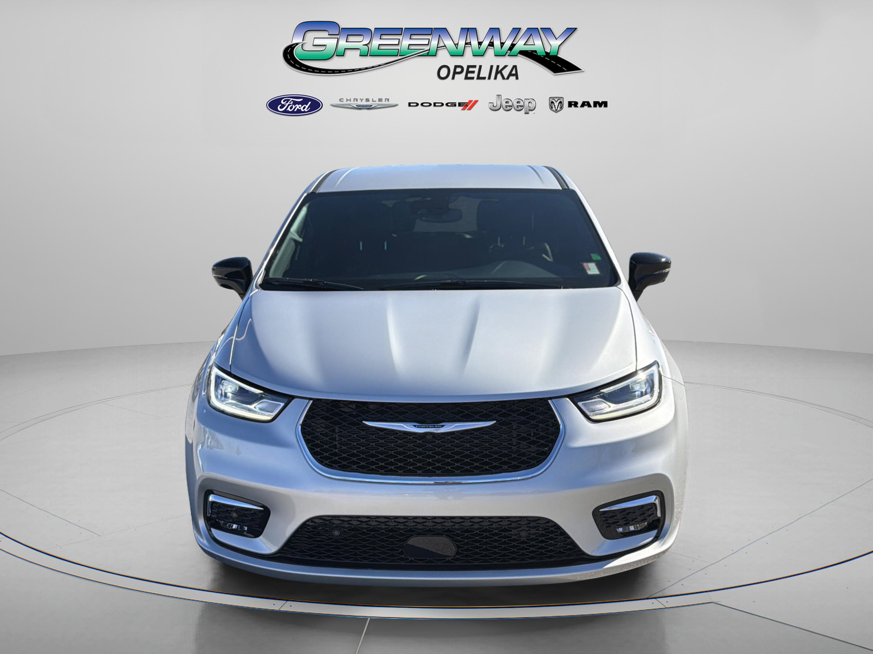 New 2026 Chrysler Pacifica Select FWD image 2