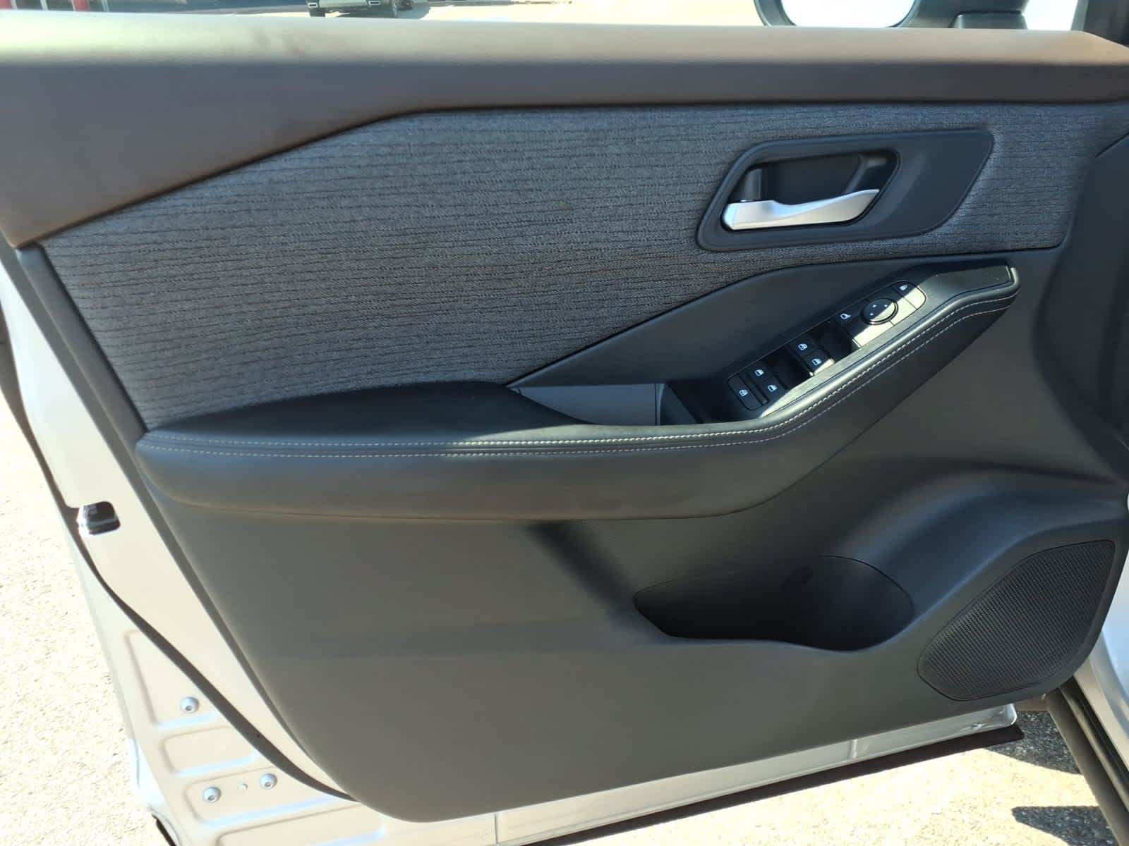Certified 2022 Nissan Rogue SV AWD/4WD image 10