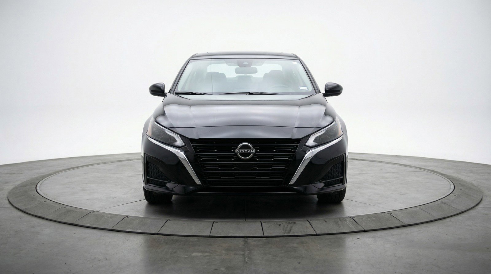Used 2025 Nissan Altima 2.5 SV image 2